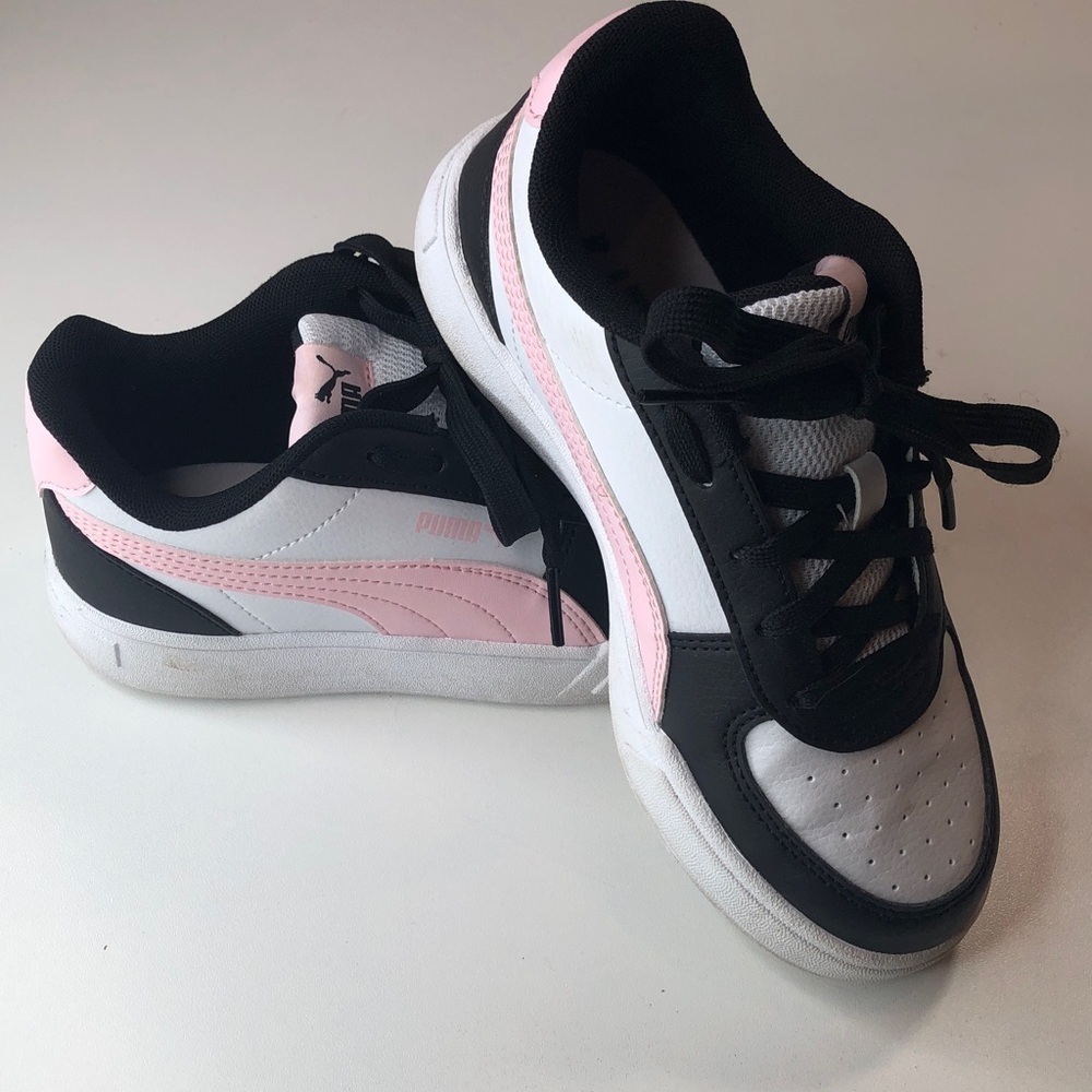 Puma Kids Sneakers Black and White with Pink Accents Little Girls Size 2 EUC - Picture 3 of 9